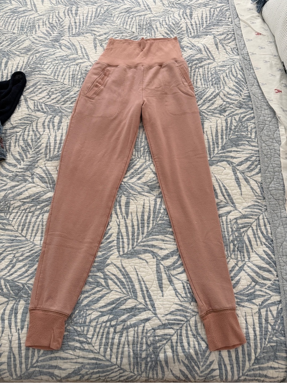 Beyond Yoga women’s Cozy High-Waist Joggers - Dusty Rose